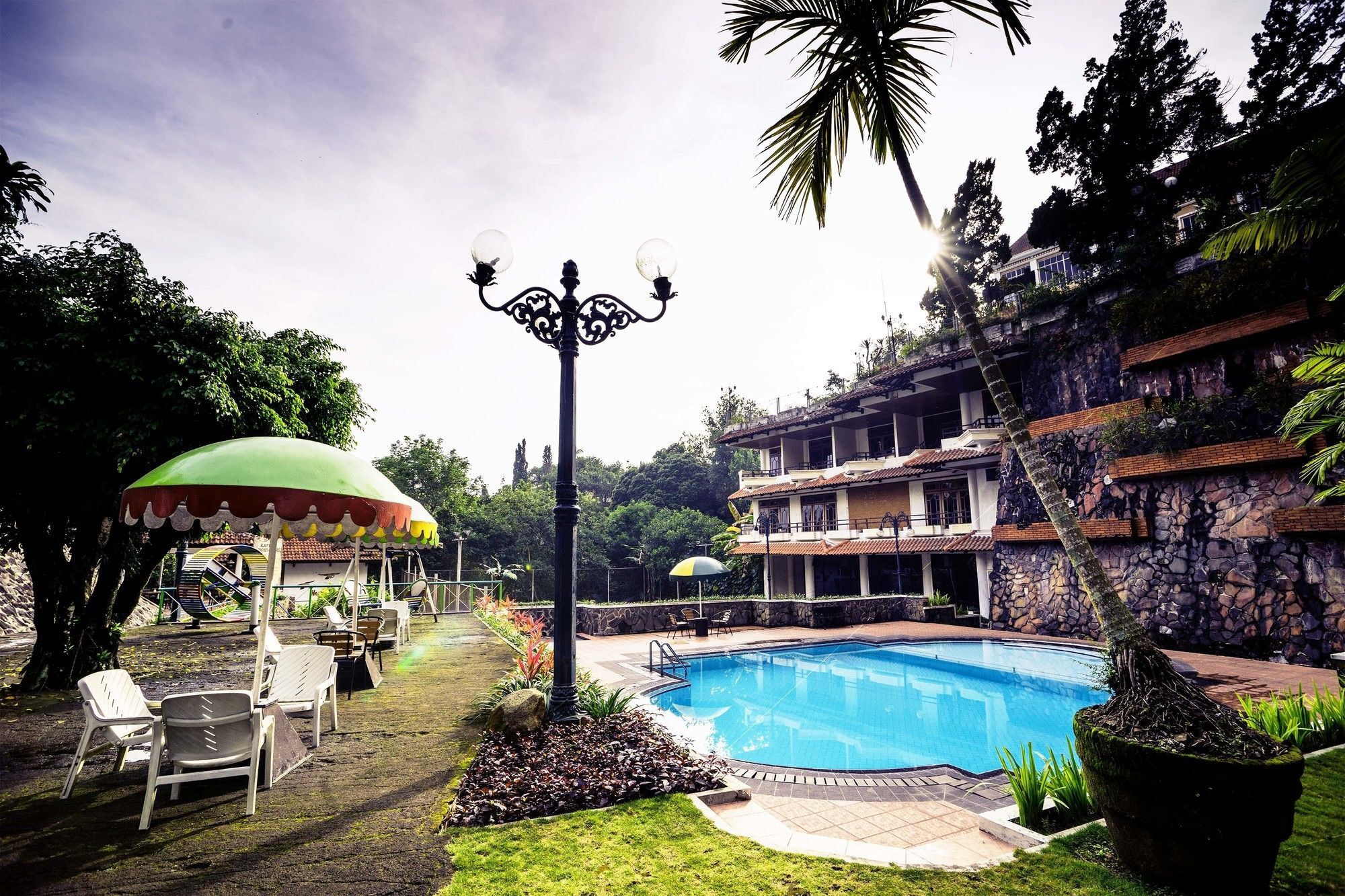 Royal Hotel And Convention Tretes Prigen Exterior foto